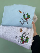 Load image into Gallery viewer, OUTLINE STYLE - Christmas Wreath Dogs Sweatshirt - various breeds- Embroidered winter sweater for dog lovers