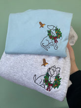 Load image into Gallery viewer, OUTLINE STYLE - Christmas Wreath Dogs Sweatshirt - various breeds- Embroidered winter sweater for dog lovers
