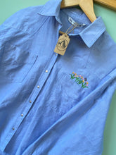 Load image into Gallery viewer, PRE-LOVED - Tulips Bee Shirt - Blue

