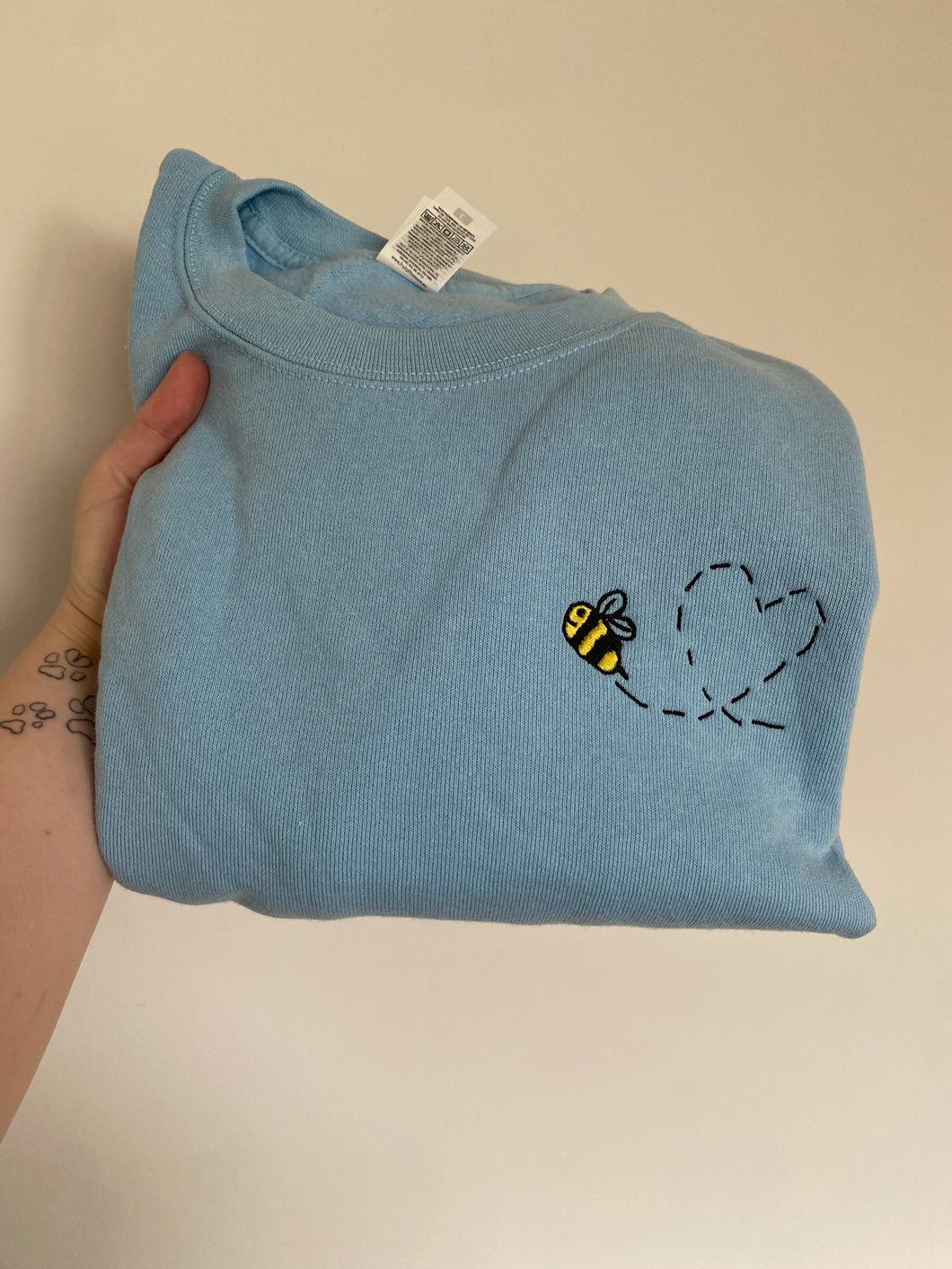 Bee Sweatshirt - Sky Blue / L